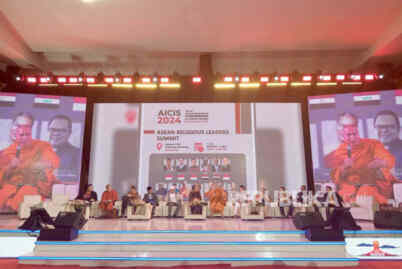 Foto: Para tokoh dari berbagai agama menjadi narasumber ASEAN Religious Leaders Summit di UIN Walisongo Semarang, Jawa Tengah, Jumat (2/2/2024).