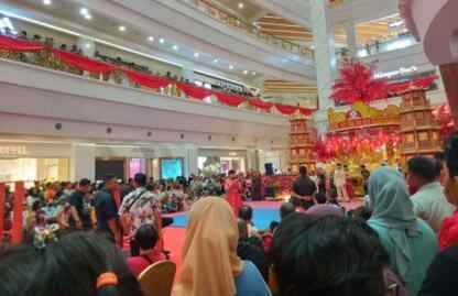 Foto: Keramaian Perayaan Imlek di Center Point Medan.