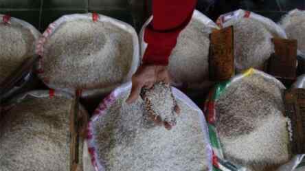 Foto: Penjualan beras di pasar.