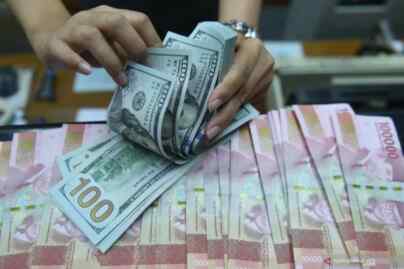 Foto: Nilai tukar rupiah dibuka melemah ke posisi Rp15.655 per dolar AS pada Selasa (27/2).
