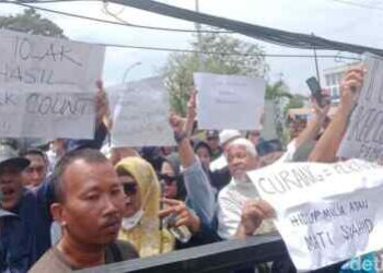 Pendukung Anies Baswedan Demo Bawaslu Sumut, Ini Tuntutannya