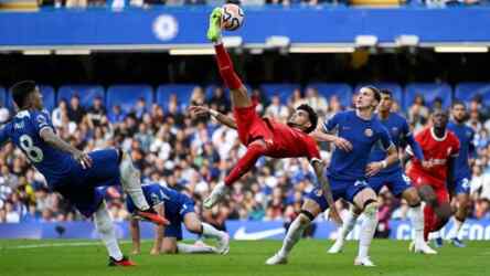 Foto: Liverpool kokoh di puncak klasemen sementara usai gasak Chelsea 4-1.