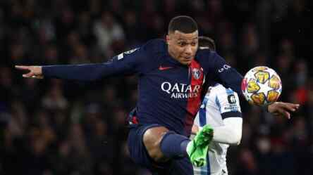 Foto: Penyerang PSG Kylian Mbappe mencetak gol saat melawan Real Sociedad, Kamis (15/2) dini hari WIB.