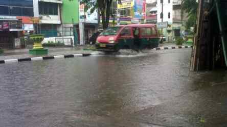 Foto: Genangan air akibat hujan lebat.