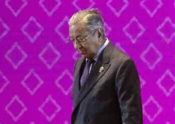Mantan PM Malaysia Mahathir Mohamad Dilarikan ke RS Jantung