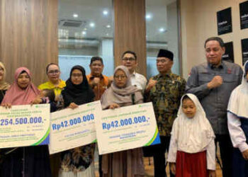Menko PMK Salurkan Rp 2,6 Miliar untuk 44 Petugas Pemilu yang Wafat