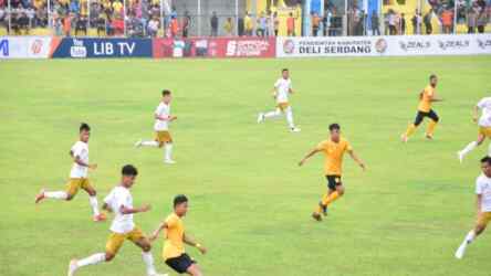 Foto: Para pemain PSDS Deli Serdang di Stadion Baharoeddin Siregar.