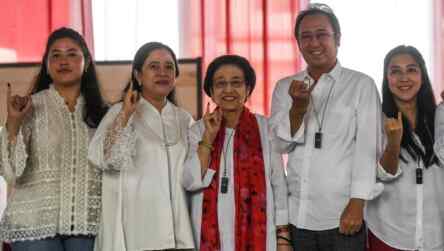 Foto: Megawati di TPS