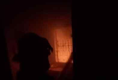Foto: Satu unit rumah terbakar di Medan Helvetia Timur.