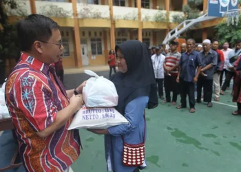 Sofyan Tan Berbagi Kasih