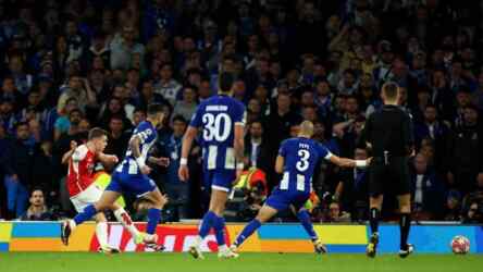 Foto: Arsenal lolos ke perempat final Liga Champions usai menyingkirkan Porto lewat adu penalti.