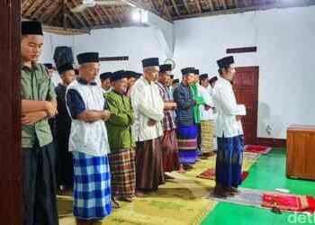 Jemaah Aolia Sudah Mulai Salat Tarawih