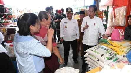 Foto: Cek Harga Beras