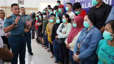 Foto: Lanal Dumai mengamankan 40 PMI ilegal yang dipulangkan dari Malaysia.