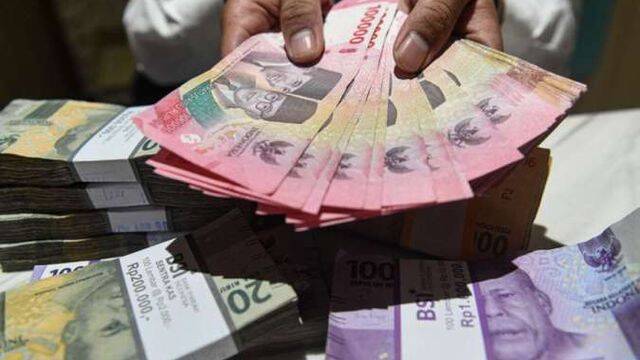 Foto: Nilai tukar rupiah melemah 0,2 persen ke Rp16.220 per dolar AS pada Jumat (26/4) pagi.