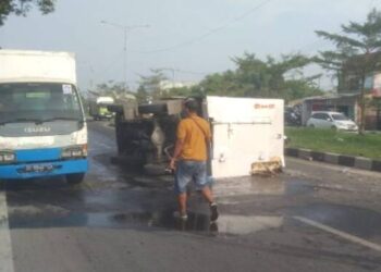 Mobil Es Kristal Terbalik di Medan, Ini Penampakannya