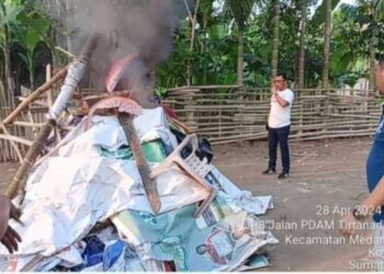 Bakar lapak judi
