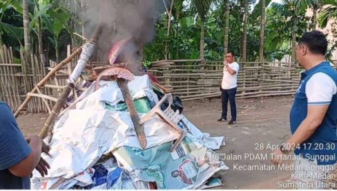 Foto: Bakar lapak judi