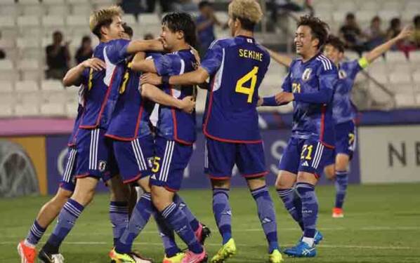 Foto: Para pemain Jepang merayakan golnya pada pertandingan melawan Uni Emirat Arab dalam Grup B Piala Asia U23 2024 di Stadion Jassim Bin Hamad, Doha, Qatar.