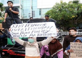 Warga Demo di Kantor Wali Kota Medan Terkait Proyek Floodway