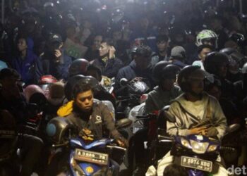 Antre di Pelabuhan, Banyak Pemudik Pingsan