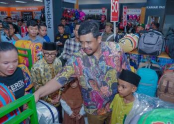 Bobby Bawa 500 Anak Yatim Belanja Pakaian-Perlengkapan Lebaran