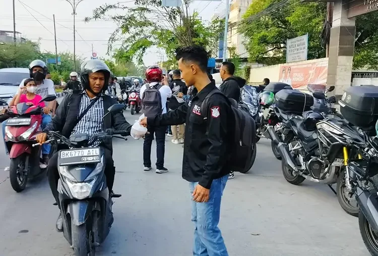 Foto: Berbagi takjil