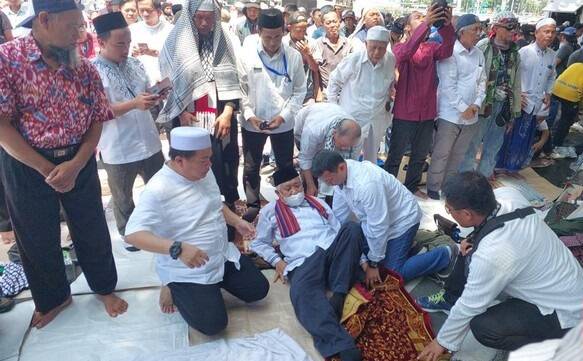 Foto: Din Syamsuddin Ambruk