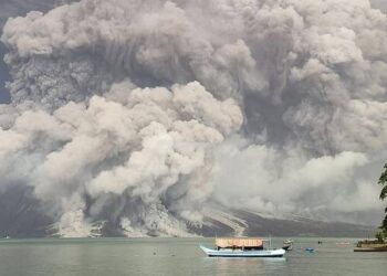 Gunung Ruang Erupsi
