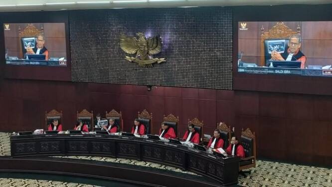 Foto: Hakim MK yang mengadili sengketa hasil Pilpres 2024.