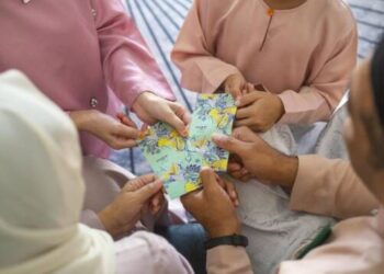 Begini Cerita Awal Mula Tradisi Bagi-bagi Uang ‘THR’ saat Lebaran
