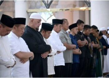 Jokowi Salat Jumat