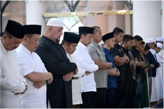 Foto: Jokowi Salat Jumat