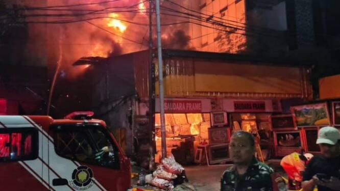 Foto: Toko bingkai terbakar menewaskan 7 orang dan melukai 5 orang.
