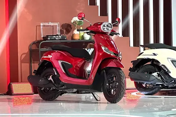 Foto: kenderaan dan kaca spion