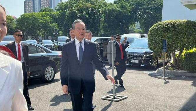 Foto: Menlu Tiongkok Wang Yi tiba di Istana.