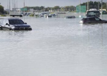 Banjir Langka Landa Uni Emirat Arab, Bandara Dubai Terendam