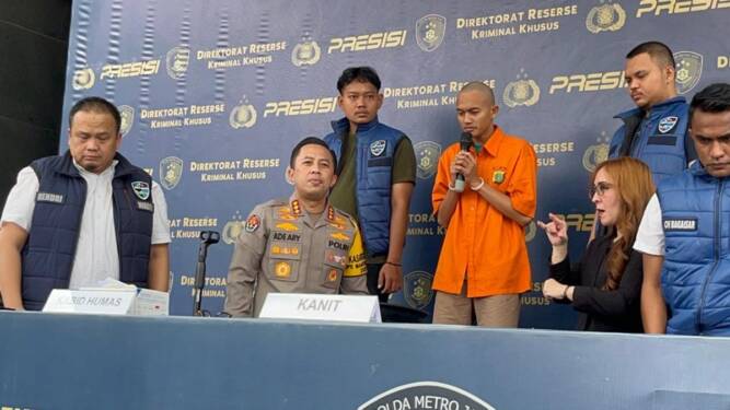 Foto: Galih Loss tersangka penistaan agama kini berkepala plontos.