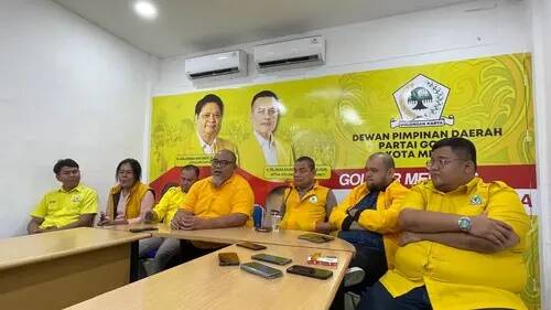Foto: Ketua Tim Penjaringan Calon Wali Kota/Calon Wakil Wali Kota Medan Medan Zulchari Pahlawan memberikan keterangan, Senin (15/4/2024).