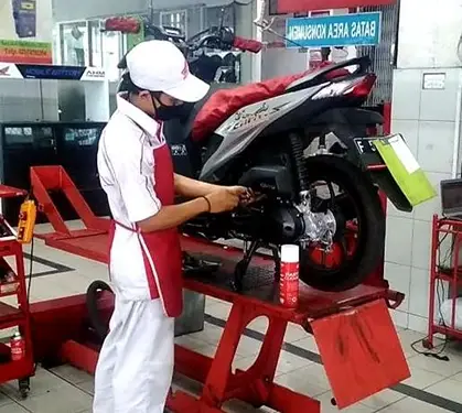 Foto: perawatan motor matik