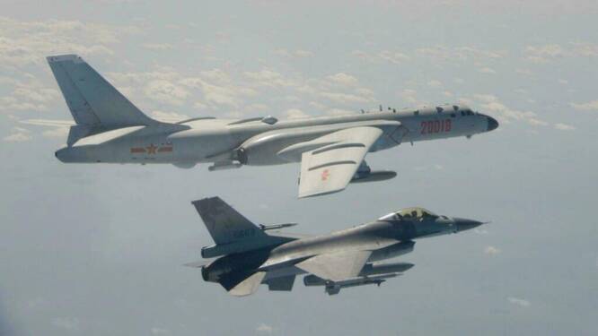 Foto: Pesawat militer Tiongkok yang dikerahkan ke sekitar Taiwan.