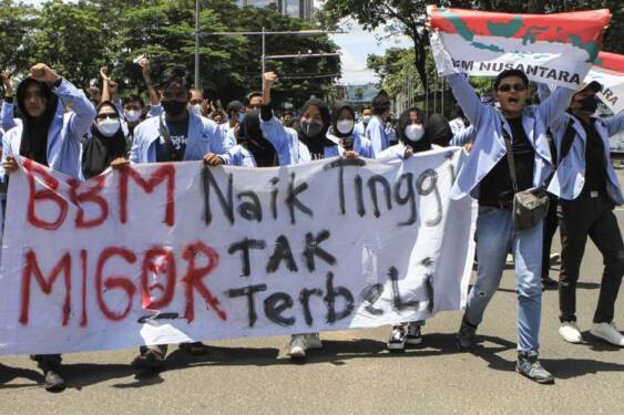 Foto: Demo tolak kenaikan harga BBM.