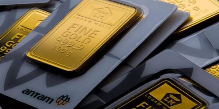 Foto: Harga emas Antam merosot Rp20 ribu jadi Rp1,325 juta per gram.