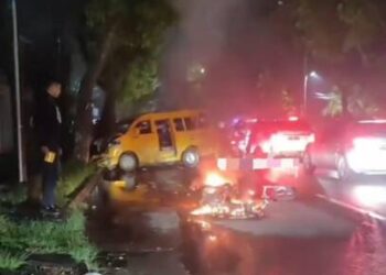 Dihantam Angkot, Nmax Terbakar di Jalan Gatot Subroto Medan