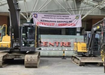 Alat Berat Disiagakan di Depan Mall Centre Point, Untuk Apa?