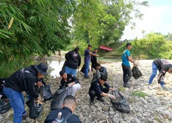 Bersihkan Sungai