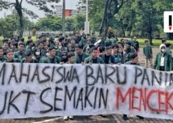 Protes UKT Naik