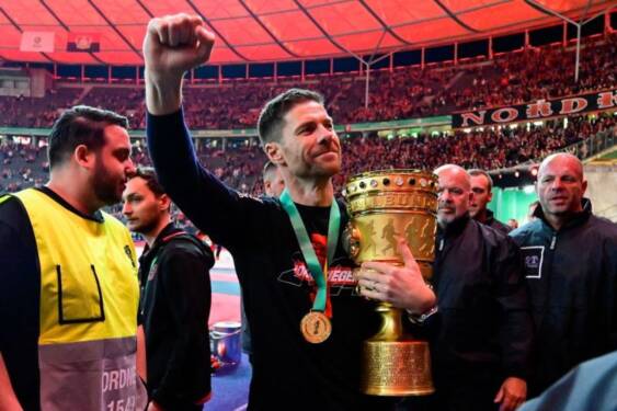 Foto: Gol Granit Xhaka antarkan Bayer Leverkusen juara DFB Pokal 2023/24.