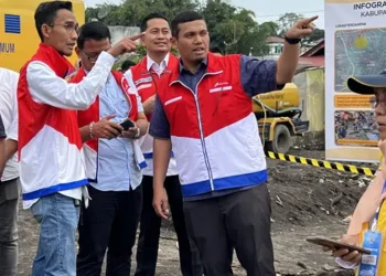 Memantau perkembangan situasi