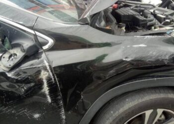 Mobil Kecelakaan